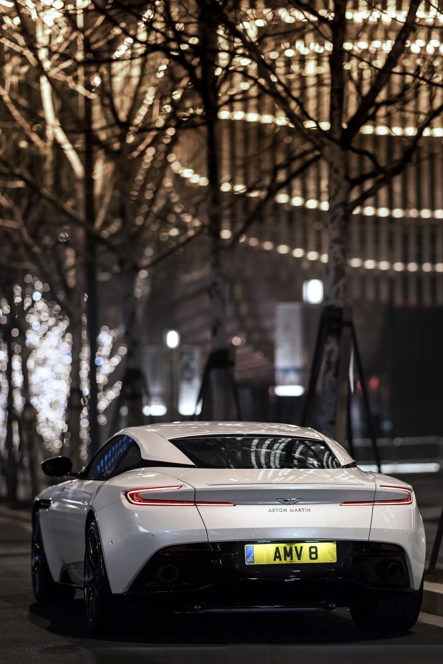  Aston Martin DB11 V8 2017 года  (WW) (фото 6 из 25)